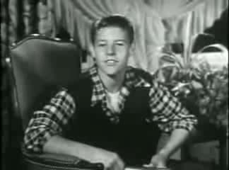 S1E4 - “Halloween Party” S1E4